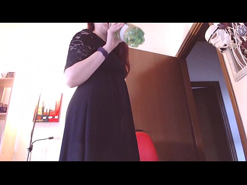 ❤️ Një skllav i nënshtruar që i pëlqejnë brekët e pista dhe të shijshme detyrohet të masturbojë pasi shikon këtë video! Porno në sq.hentaivost.ru ❌️❤
