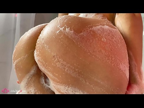 ❤️ Zeshkania masturbon pidhin me vibrator deri në orgazmë intensive në dush Porno në sq.hentaivost.ru ❌️❤