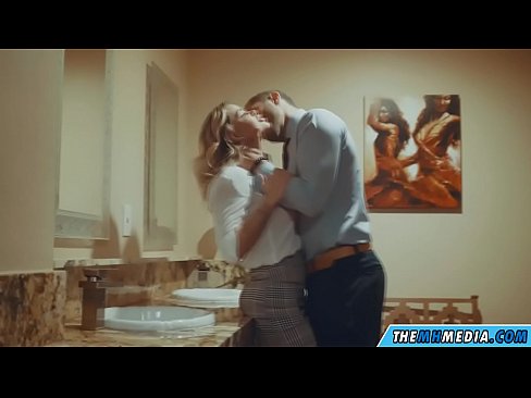 ❤️ Kur një bjonde me bukë ju josh në një banjë publike Porno në sq.hentaivost.ru ❌️❤